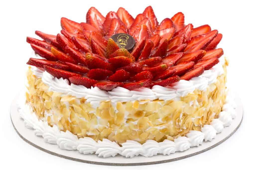 Strawberry Cream Cake - 1KG